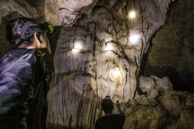 Những hình ảnh đầu tiên trong hai hang động mới ở Bái Tử Long