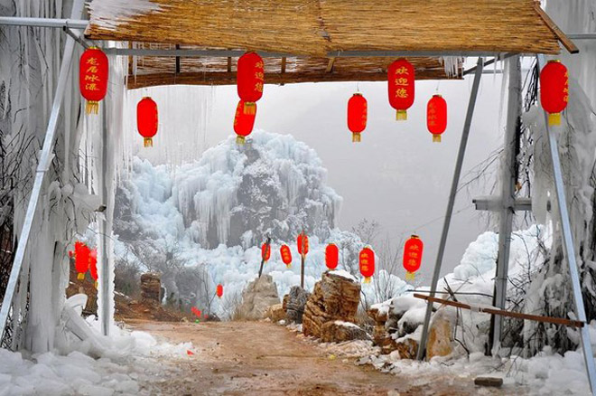 Đẹp mê hồn cảnh thác nước đóng băng ở Trung Quốc