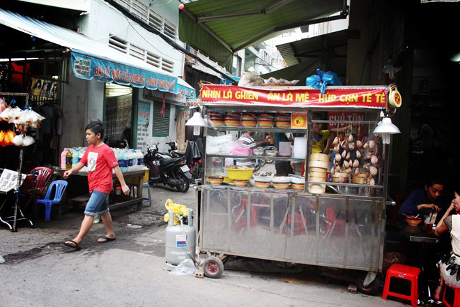 Hủ tiếu ốc chú Tũn trong chợ Lê Hồng Phong