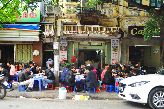Ngan nướng chảo gang thơm lừng phố Nguyễn Du