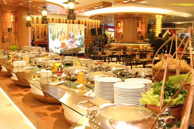 10 nhà hàng lịch sự đón Noel đường Nguyễn Huệ
