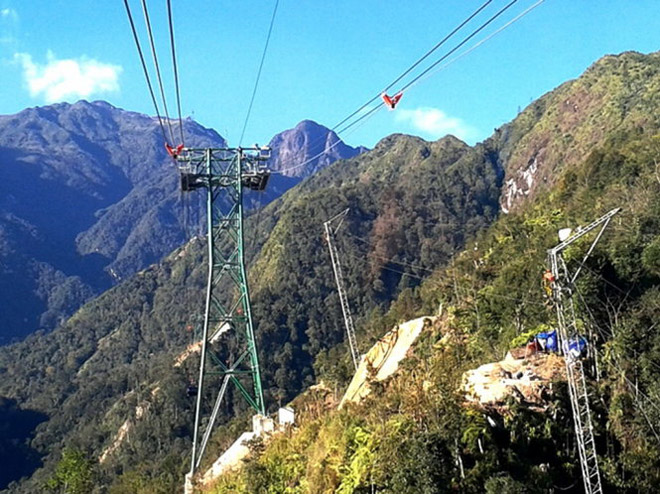 Chinh phục đỉnh Phanxipăng bằng cáp treo dài nhất thế giới