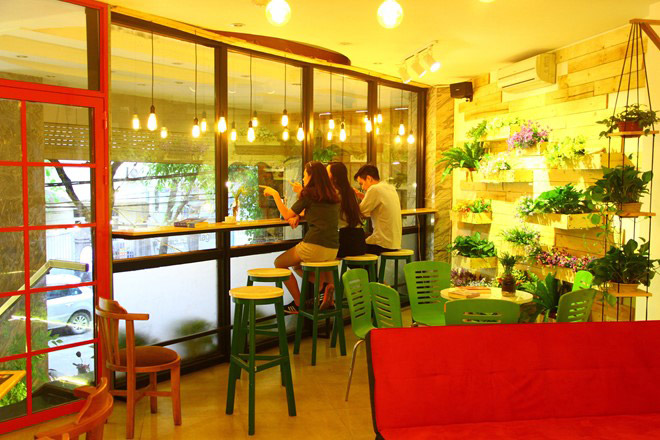 Quán cà phê có không gian xanh mát ở trung tâm Hà Nội
