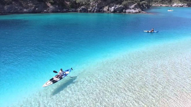 Bãi biển có nước xanh trong nhất thế giới