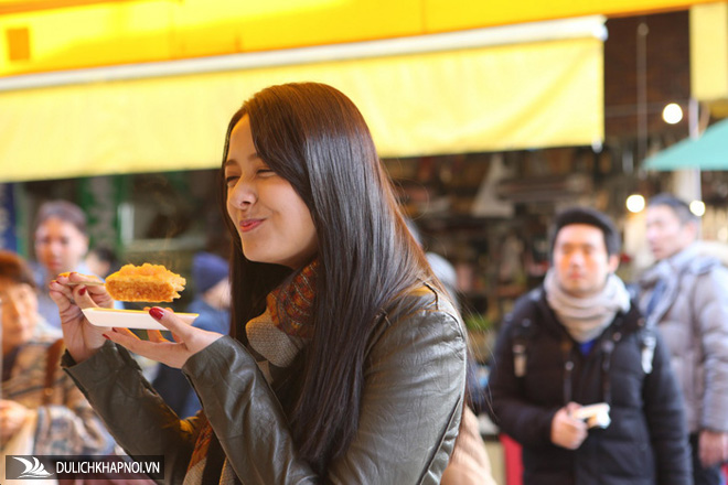 Đi chợ cá Tsukiji ăn 7 món ngon đường phố