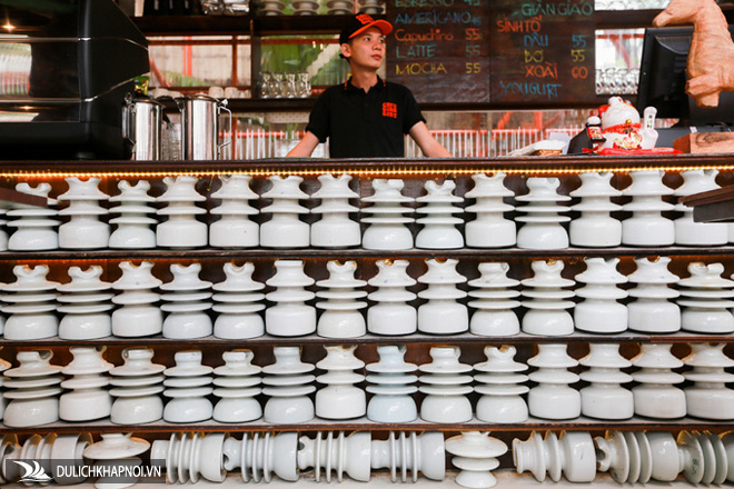 Quán cà phê làm từ trăm giàn giáo hết 2 tỷ đồng ở Sài Gòn