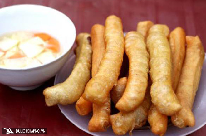Quán bánh gối, quẩy nóng giòn rụm cho ngày mưa lạnh ở Hà Nội
