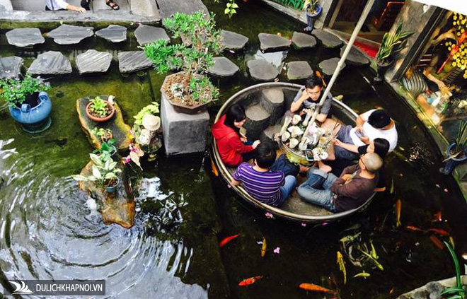 Những quán cà phê Sài Gòn nuôi cá cho khách ngồi xem