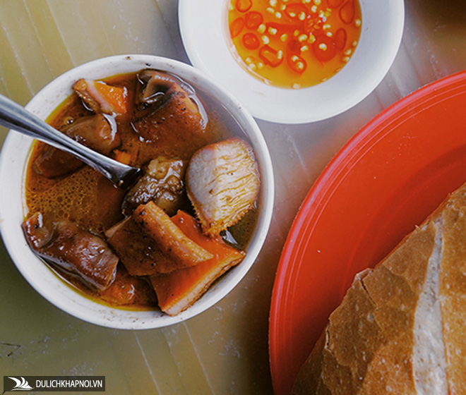 5 món ăn giá rẻ chống đói được yêu thích ở Sài Gòn