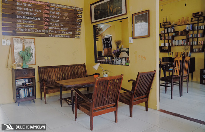 Tiệm cà phê sưu tầm nhiều đồ cổ ở trung tâm Sài Gòn