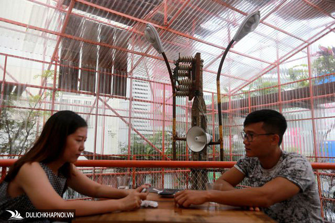 Độc lạ quán cà phê giàn giáo, khách tò mò ở Sài Gòn