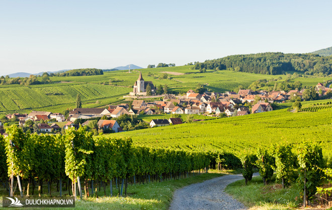 Ngôi làng đẹp như tranh ở Pháp
