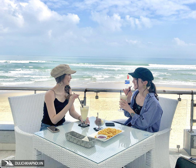 Tận hưởng gió mát tại những quán cà phê view biển ở Đà Nẵng