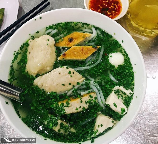 Bánh canh hẹ và loạt món Phú Yên hấp dẫn thực khách Sài thành