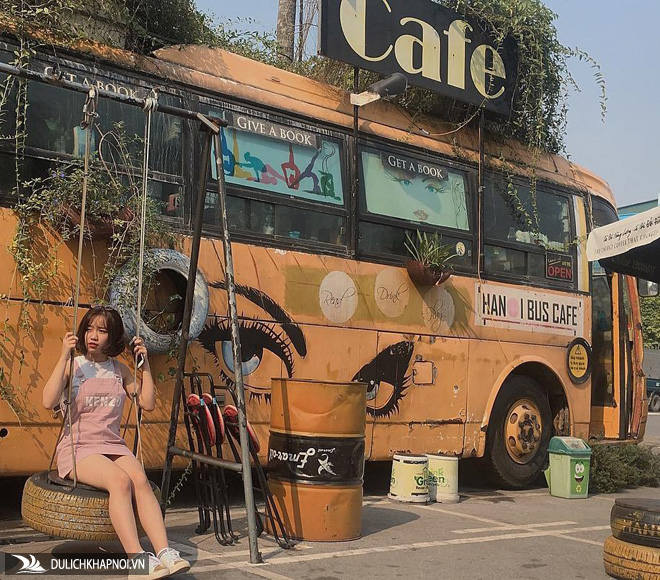 Tiệm cà phê từ đồ cũ tái chế ở Hà Nội