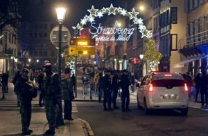 Dạo chợ Giáng sinh Strasbourg cùng... cảnh sát