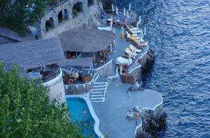 Trốn nóng ở 10 khách sạn ven biển đẹp nhất châu Âu