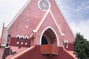 Độc đáo ngôi nhà thờ toàn màu hồng trên đồi ở Đà Lạt