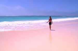 7 nơi ‘biển xanh, nắng vàng’ nhưng... cát hồng, cát đỏ, cát cam