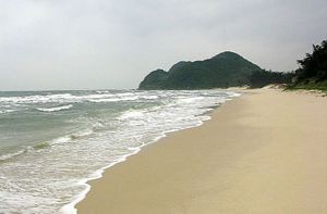 Đến Quảng Ninh đừng lỡ hẹn Quan Lạn với bãi cát như dải lụa hồng