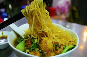 Những quán ăn có tên là lạ nhưng lại cực đông khách ở Sài Gòn