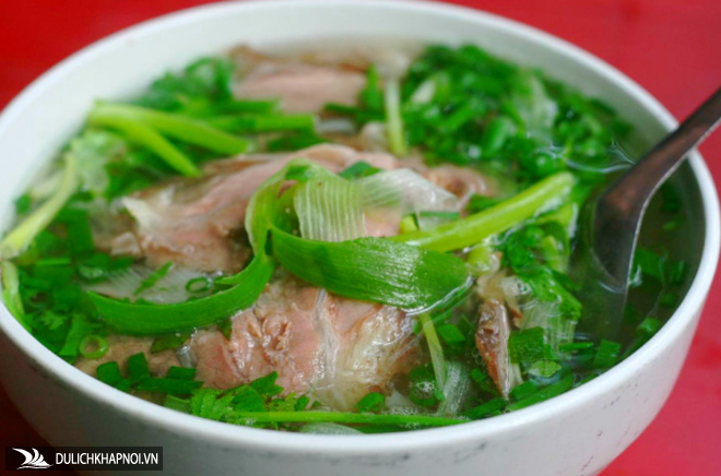 Những món ăn bán đầy vỉa hè Việt bất ngờ "nổi danh" trên báo Tây