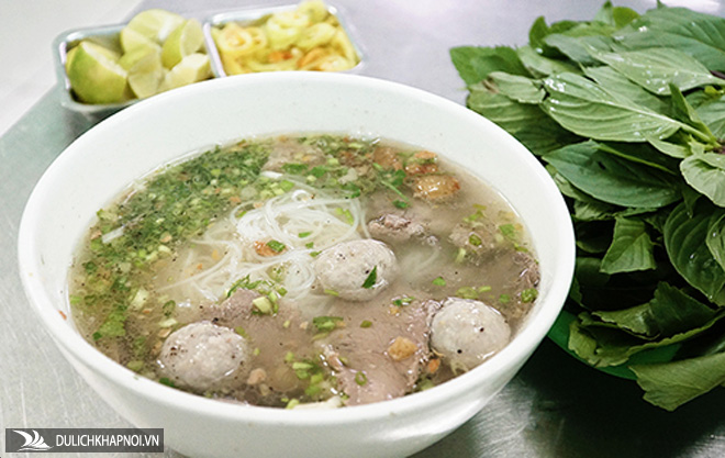 10 quán hủ tiếu đủ phong cách nấu được lòng người Sài Gòn