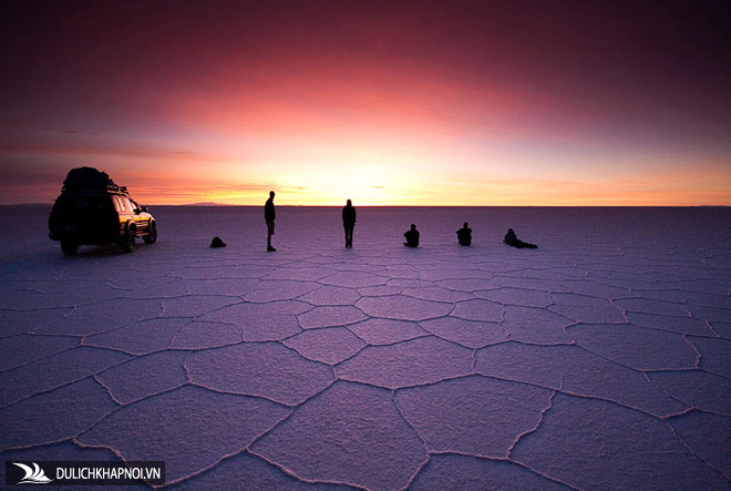 Vẻ đẹp siêu thực của cánh đồng muối lớn nhất thế giới