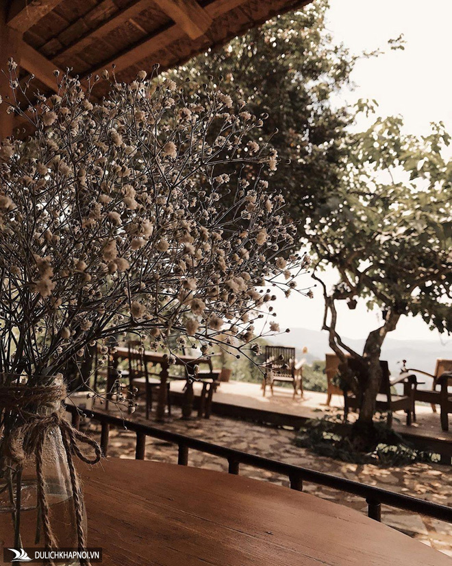 Mê mẩn quán cà phê trên mặt hồ thơ mộng ở Đà Lạt