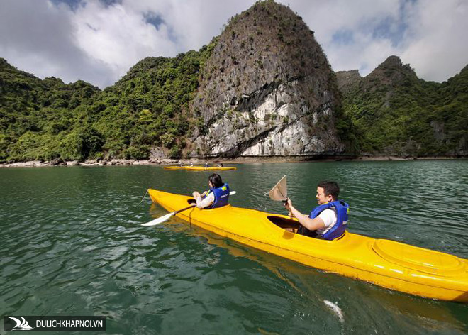 Đến Hạ Long thử trải nghiệm chèo thuyền kayak