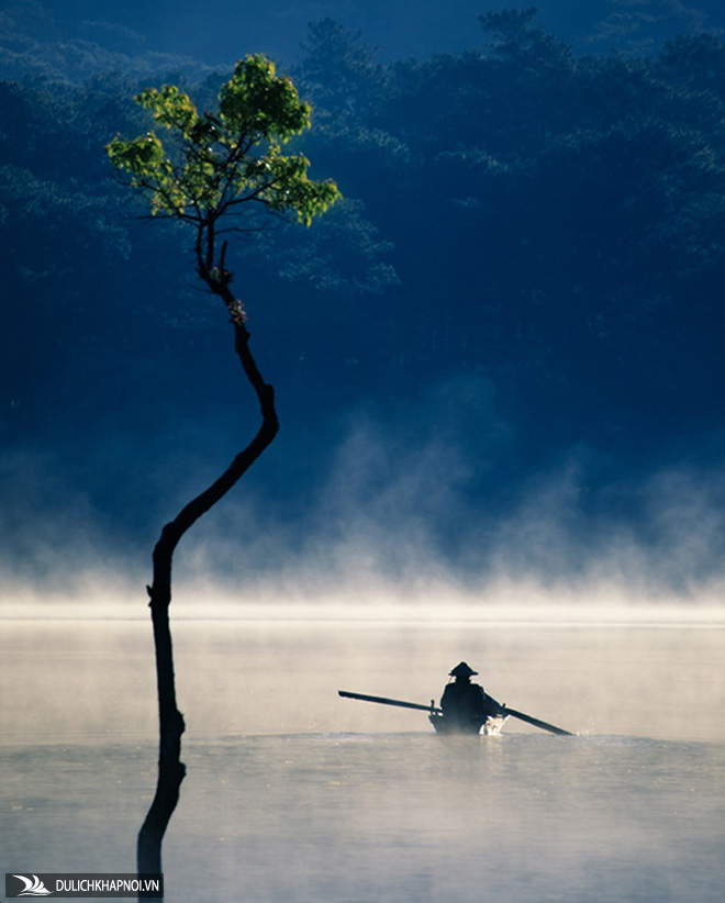 Ngày mới trên hồ Tuyền Lâm