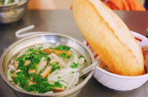 Đến Ninh Thuận, ăn cơm gà, bánh canh và loạt món nếm một lần nhớ mãi