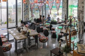 Quán cà phê trang trí bằng rác thải tái chế ở Sài Gòn