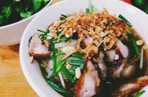 Những món ăn bán đầy vỉa hè Việt bất ngờ 