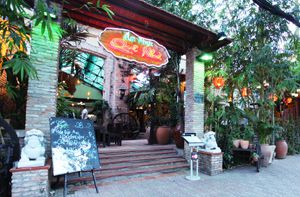 Làng ẩm thực Quê Nhà - Không gian ẩm thực Việt