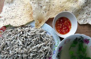 Về Mỹ Á ăn cá cơm