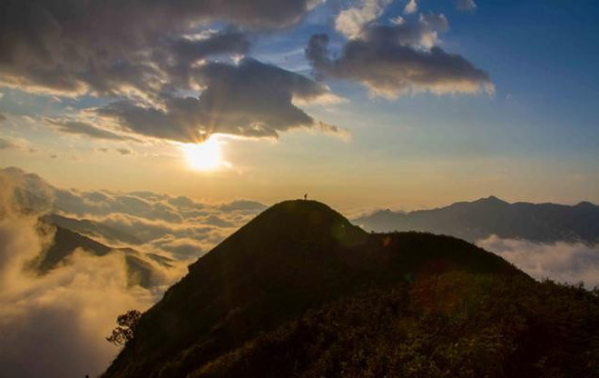 Đại dương mây mênh mông trên đỉnh Tà Xùa - Sơn La Đại dương mây mênh mông trên đỉnh Tà Xùa - Sơn La
