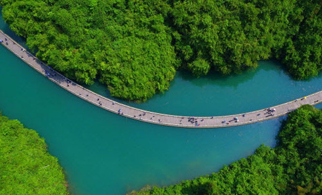 Lối đi bộ giữa sông đẹp chưa từng thấy ở TQ Lối đi bộ giữa sông đẹp chưa từng thấy ở TQ