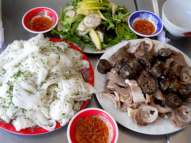 Món ngon đồng hành trên các cung đường miền Trung Món ngon đồng hành trên các cung đường miền Trung