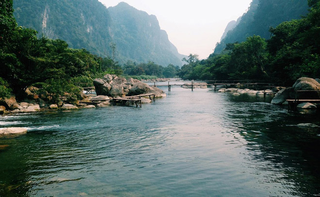Suối Nước Moọc đẹp như tiên cảnh ở Quảng Bình Suối Nước Moọc đẹp như tiên cảnh ở Quảng Bình