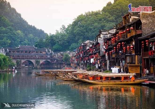 Ưu đãi 5 triệu đồng tour Phượng Hoàng cổ trấn - Ảnh 5 Ưu đãi 5 triệu đồng tour Phượng Hoàng cổ trấn - Ảnh 5