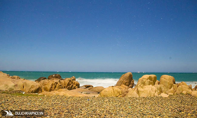 Xách balo lên và đi ngay Cổ Thạch ngắm mùa rêu xanh phủ lên đá - Ảnh 1 Xách balo lên và đi ngay Cổ Thạch ngắm mùa rêu xanh phủ lên đá