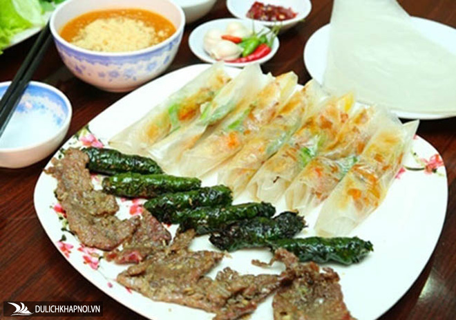 Bánh tráng mắm ruốc giòn rụm, ram thịt nướng nức tiếng ở Quảng Ngãi - Ảnh 1 Bánh tráng mắm ruốc giòn rụm, ram thịt nướng nức tiếng ở Quảng Ngãi