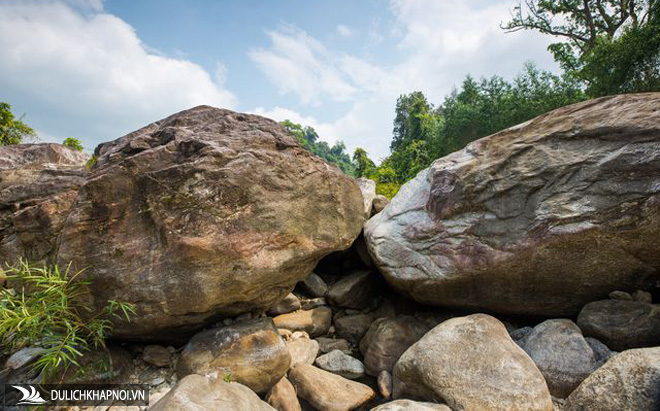 Khám phá suối "Lỡm ngỡm" thượng nguồn núi Chúa - Ảnh 12 Khám phá suối "Lỡm ngỡm" thượng nguồn núi Chúa