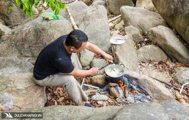 Khám phá suối "Lỡm ngỡm" thượng nguồn núi Chúa - Ảnh 13 Khám phá suối "Lỡm ngỡm" thượng nguồn núi Chúa