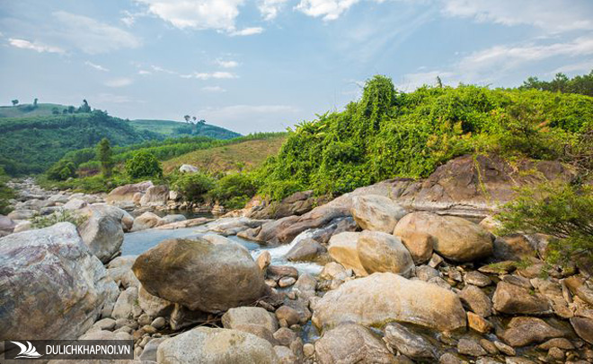 Khám phá suối "Lỡm ngỡm" thượng nguồn núi Chúa - Ảnh 14 Khám phá suối "Lỡm ngỡm" thượng nguồn núi Chúa