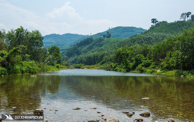 Khám phá suối "Lỡm ngỡm" thượng nguồn núi Chúa - Ảnh 2 Khám phá suối "Lỡm ngỡm" thượng nguồn núi Chúa