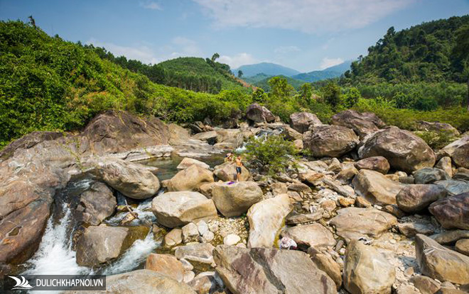 Khám phá suối "Lỡm ngỡm" thượng nguồn núi Chúa - Ảnh 5 Khám phá suối "Lỡm ngỡm" thượng nguồn núi Chúa
