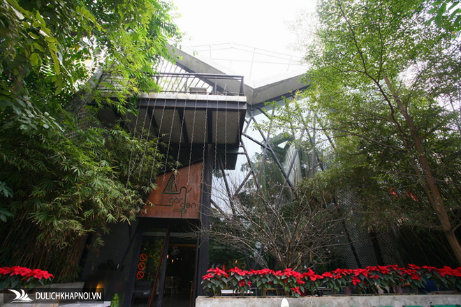 Quán cà phê xanh trong căn biệt thự liền kề - Ảnh 1 Quán cà phê xanh trong căn biệt thự liền kề