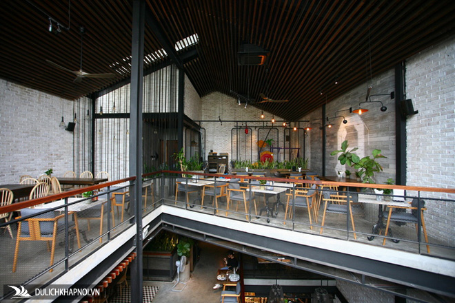 Quán cà phê xanh trong căn biệt thự liền kề - Ảnh 6 Quán cà phê xanh trong căn biệt thự liền kề